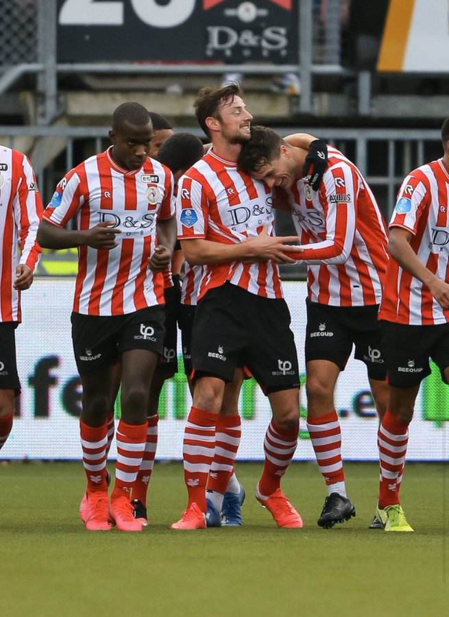 他与队友的 他与队友的